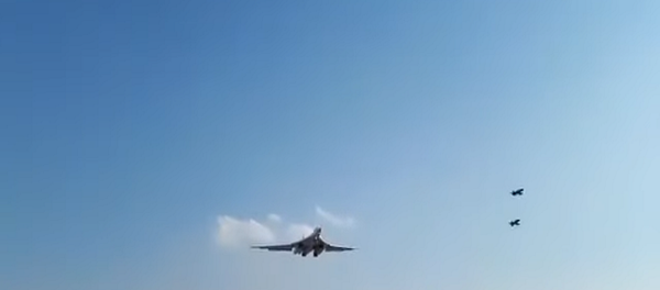 Rus bombardıman uçaklarının Güney Afrika'ya iniş anı kameralara yansıdı - Sputnik Türkiye