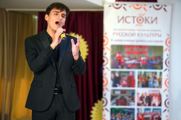 Antalya'daki Moskova Uluslararası Okulu'nda düzenlenen şarkı yarışması - Sputnik Türkiye