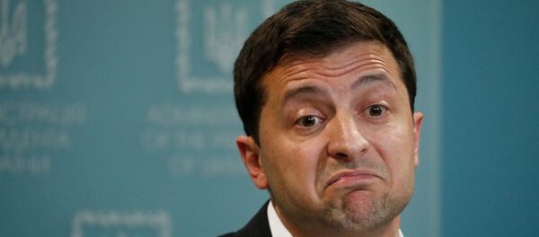 Ukrayna Devlet Başkanı Vladimir Zelenskiy, Kiev'de bir basın toplantısında soruları yanıtlarken - Sputnik Türkiye