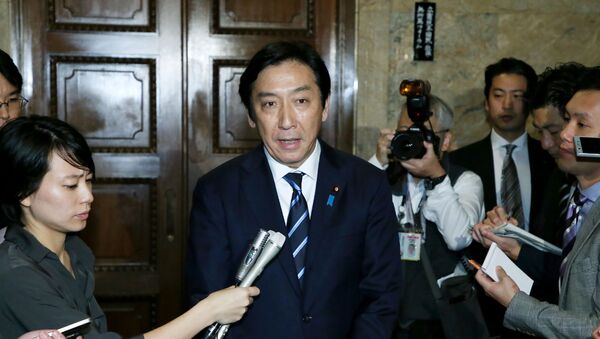 Seçmenlere rüşvet vermekle suçlanan Japonya Ticaret Bakanı Isshu Sugawara, görevinden istifa etti. - Sputnik Türkiye