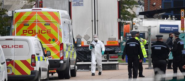  İngiltere'nin Essex bölgesinde bir TIR’da 39 kişinin cansız bedeni bulundu. - Sputnik Türkiye