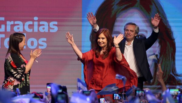 Arjantin'de Alberto Fernandez'in devlet başkanlığı, Cristina Kirchner'ın da devlet başkanı yardımcısı adayı olduğu Herkesin Cephesi Koalisyonu geçerli oyların yüzde 47.86'sını topladı. - Sputnik Türkiye