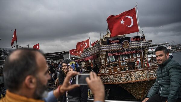 Eminönü’nde balık ekmek satan işyerleri - Sputnik Türkiye