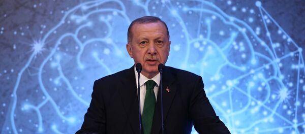 Türkiye Cumhurbaşkanı Recep Tayyip Erdoğan, Cumhurbaşkanlığı himayesinde, Sağlık Bakanlığı ev sahipliğinde, Türkiye Sağlık Enstitüleri Başkanlığı'nın (TÜSEB) bilimsel desteğiyle gerçekleştirilen 6. Türk Tıp Dünyası Kurultayı kapsamında verilen Aziz Sancar Bilim, Hizmet ve Teşvik Ödülleri törenine katıldı. - Sputnik Türkiye