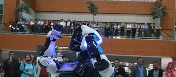 Sabiha Havalimanı'ndaki robot - Sputnik Türkiye