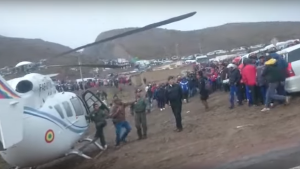 Bolivya lideri Morales’i taşıyan helikopter acil iniş yaptı - Sputnik Türkiye