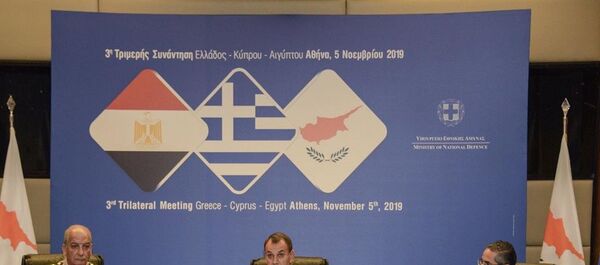 Yunanistan Savunma Bakanı Nikolaos Panagiotopoulos, Mısır Savunma Bakanı Muhammed Ahmet Zeki, Kıbrıs Savunma Bakanı Savvas Angelidis - Sputnik Türkiye