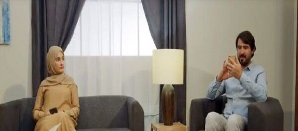 Diyanet İşleri Başkanlığı'nın 'Telefonun değil, eşinin yüzüne bak' videousu Diyanet İşleri Başkanlığı'nın 'Telefonun değil, eşinin yüzüne bak' videousu - Sputnik Türkiye