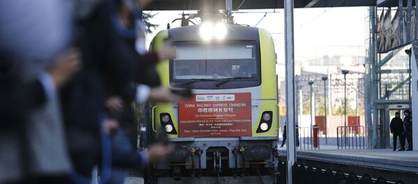 Çin’den çıkıp Türkiye üzerinden Avrupa’ya giden ilk yük treni Ankara’dan uğurlandı - Sputnik Türkiye