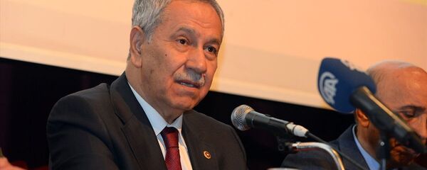 Cumhurbaşkanlığı Yüksek İstişare Kurulu Üyesi Bülent Arınç, bir takım temaslarda bulunmak üzere Iğdır'a geldi - Sputnik Türkiye