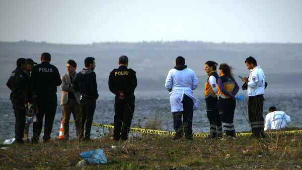 Çanakkale'nin Lapseki ilçesinde sahile vurmuş kadın cesedi bulundu - Sputnik Türkiye