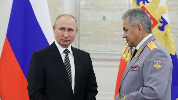Rusya Savunma Bakanı Sergey Şoygu ve Rusya Devlet Başkanı Vladimir Putin - Sputnik Türkiye