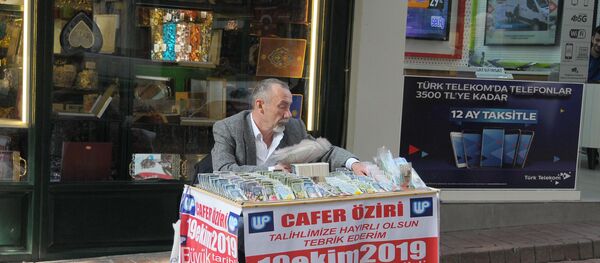 İzmit milli piyango satıcısı - Sputnik Türkiye