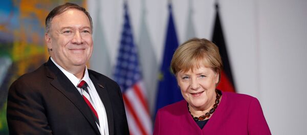 Merkel, ABD Dışişleri Bakanı Pompeo'yu kabul etti Merkel, ABD Dışişleri Bakanı Pompeo'yu kabul etti - Sputnik Türkiye