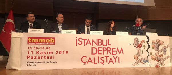 Türk Mühendis ve Mimar Odaları Birliği (TMMOB), 1999 Büyük Marmara depreminin sonrasında gerçekleşen Düzce depreminin 20. yılında, İstanbul Deprem Çalıştayı’nı gerçekleştiriyor. - Sputnik Türkiye