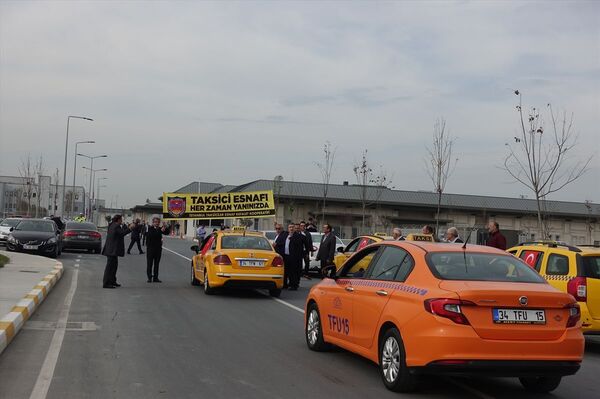 Egemen Bağış'ı Prag'a taksiciler uğurladı: 'İstanbul'un taksicileriyle Prag'ın takcileri arasında köprü oluşturacağız' - Sputnik Türkiye