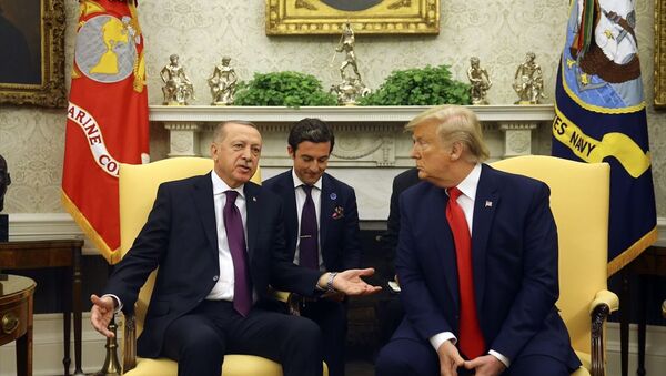Türkiye Cumhurbaşkanı Recep Tayyip Erdoğan ve eşi Emine Erdoğan, ABD Başkanı Donald Trump ve eşi Melania Trump tarafından Beyaz Saray’da resmi törenle karşılandı. - Sputnik Türkiye
