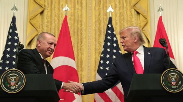 Türkiye Cumhurbaşkanı Recep Tayyip Erdoğan ve ABD Başkanı Donald Trump, Beyaz Saray'da baş başa ve heyetler arası görüşmelerin ardından ortak basın toplantısı düzenledi. - Sputnik Türkiye