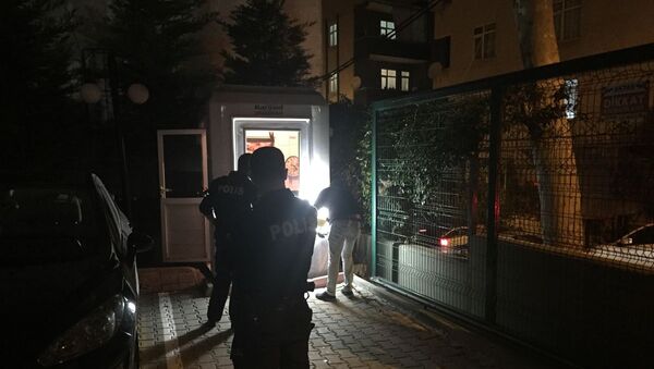Bağcılar'da bir site sakini kadın, otopark yüzünden kavga ettiği komşusunu tabancayla yaraladı.  - Sputnik Türkiye