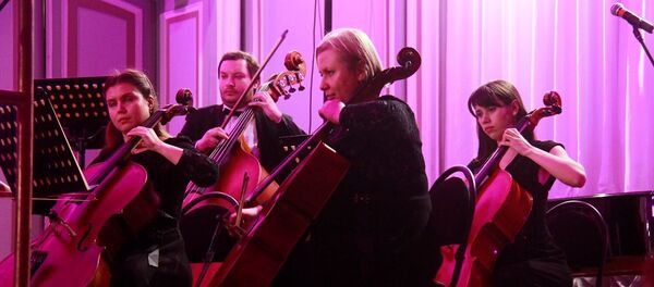 Rusya'da düzenlenen ve Türkiye'nin özel statü sıfatında katıldığı 8. St. Petersburg Uluslararası Kültür Forumu kapsamında Türk besteleri müzikseverlerle buluştu - Sputnik Türkiye