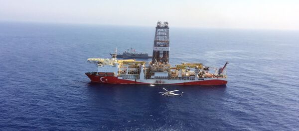 Türkiye'nin Kıbrıs açıklarındaki sondaj gemisi Fatih - Sputnik Türkiye