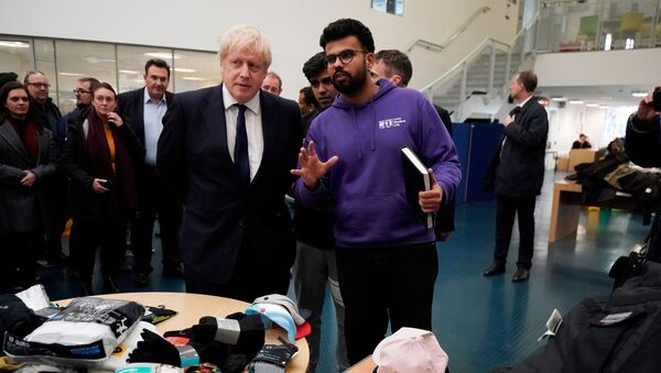 İngiltere Başbakanı Boris Johnson yangın faciası yaşayan Bolton’da “Defol git buradan” tepkisiyle karşılandı. - Sputnik Türkiye