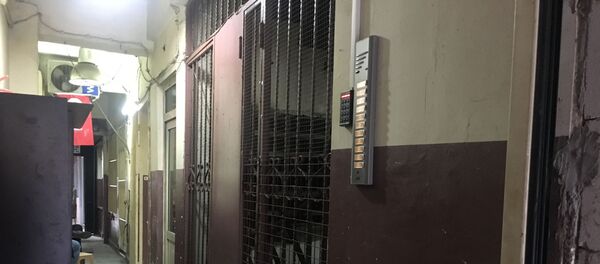 Başörtülülere saldıran kadının kaldığı yer - Sputnik Türkiye