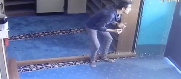 Önce dua ettiler sonra camiyi soydular - Sputnik Türkiye