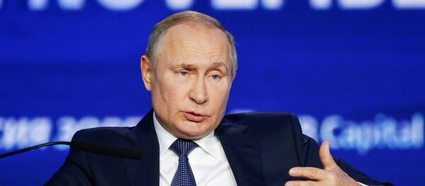 Rusya devlet Başkanı Vladimir Putin, ‘Rusya Çağırıyor’ yatırım forumunda konuştu. - Sputnik Türkiye