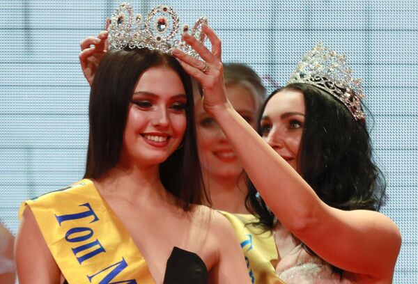 Rusya Top-Model 2019 unvanının sahibi Polina İvanova oldu. - Sputnik Türkiye