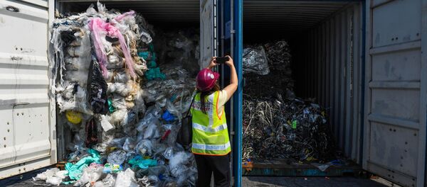 Malezya'ya yasa dışı yollarla gönderilen plastik atıklar - Sputnik Türkiye