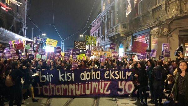 Kadınlar'dan 25 Kasım yürüyüşü: Bir kişi daha eksilmeye tahammülümüz yok - Sputnik Türkiye