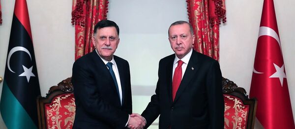 Türkiye Cumhurbaşkanı Recep Tayyip Erdoğan, Dolmabahçe Ofisi'nde Libya Ulusal Mutabakat Hükümeti Başkanlık Konseyi Başkanı Fayez Al Sarraj ile görüştü. - Sputnik Türkiye