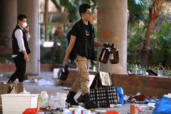 Hong Kong'da üniversite işgali sonlandı: Polis kuvvetleri temizlik için kampüse girdi - Sputnik Türkiye