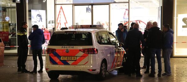 Lahey'deki bıçaklı saldırı nedeniyle olay yerine çok sayıda Hollanda polisi intikal etti - Sputnik Türkiye
