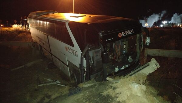 Konya'nın Ereğli ilçesinde, Bursaspor taraftarlarını taşıyan otobüsün tır ile çarpışması sonucu 15 kişi yaralandı. - Sputnik Türkiye