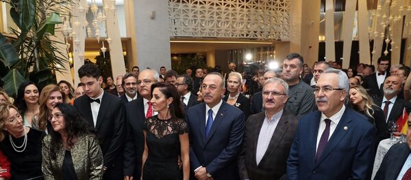 Türkiye Futbol Federasyonu Yönetim Kurulu üyesi ve İspanya'nın Antalya Fahri Konsolosu Hasan Akıncıoğlu’na, İspanya Krallığı Devlet Liyakat Nişanı Payesi ve Madalyası verildi. Antalya’daki bir otelde düzenlenen törene Dışişleri Bakanı Mevlüt Çavuşoğlu da katıldı. - Sputnik Türkiye