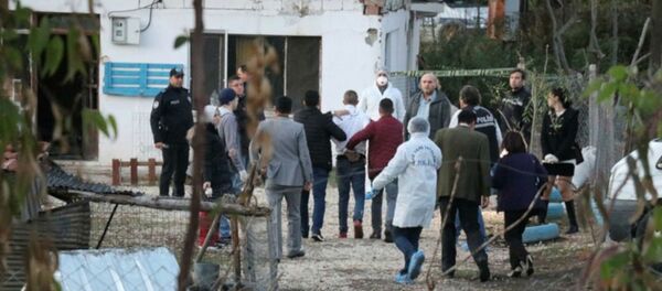 Denizli'nin Pamukkale ilçesinde acil tıp teknisyeni Hamza D. (27), tabancayla öldürdüğü Sercan Yıldırım'ın (23) cesedini köpek çiftliğine gömerken yakalandı. Olayla ilgili Hamza D. ile birlikte 4 kişi gözaltına alındı. - Sputnik Türkiye