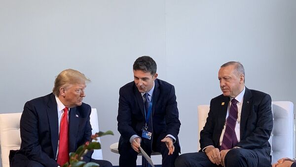 umhurbaşkanı Recep Tayyip Erdoğan, Londra’da NATO İttifakı’nın kuruluşunun 70. yıl dönümü dolayısıyla düzenlenen NATO Liderler Toplantısı kapsamında ABD Başkanı Donald Trump ile bir araya geldi. - Sputnik Türkiye