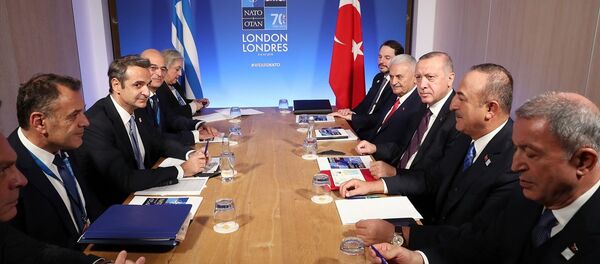 Türkiye Cumhurbaşkanı Recep Tayyip Erdoğan, NATO Liderler Zirvesi temasları kapsamında, zirvenin yapıldığı The Grove Otel'de Yunanistan Başbakanı Kiriakos Miçotakis'i kabul etti. - Sputnik Türkiye