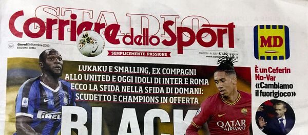 ‘Black Friday’ manşeti nedeniyle ırkçılık eleştirilerinin odağına yerleşen İtalya’nın ünlü spor gazetesi Corriere dello Sport - Sputnik Türkiye