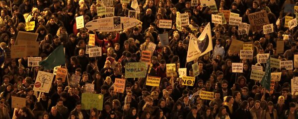 Madrid'de iklim değişikliğine karşı yüz binden fazla kişi yürüdü - Sputnik Türkiye