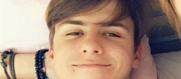 'Kafasını aniden yana çeviren genç beyin felci geçirdi' 'Kafasını aniden yana çeviren genç beyin felci geçirdi' - Sputnik Türkiye