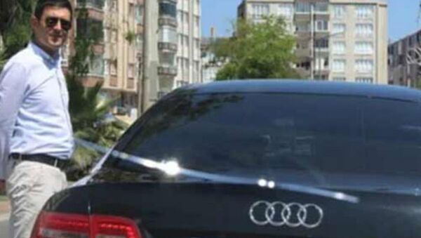 Bafra Belediyesi Başkan Yardımcısının, şoförünü kapısını açmadığı gerekçesiyle işten attığı öne sürüldü. - Sputnik Türkiye