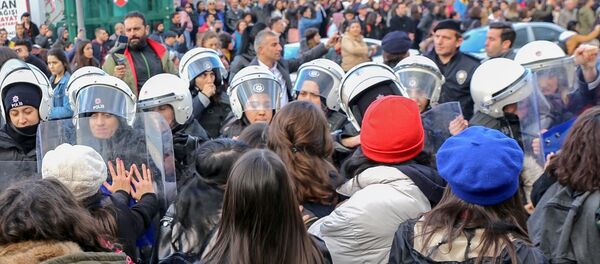 İstanbul'da LasTesis eylemi, gözaltına alınan kadınlar - Sputnik Türkiye