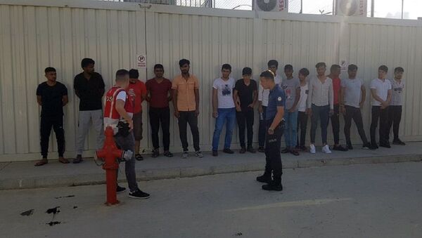  Bağcılar sınır dışı edilen göçmenler - Sputnik Türkiye