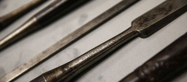 Abdülhamid Han'ın şahsi kılıcı, kamçısı ve marangozluk takımları ilk kez sergide - Sputnik Türkiye