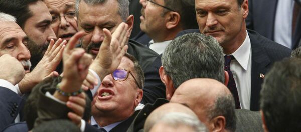 Meclis'te kavga - Sputnik Türkiye