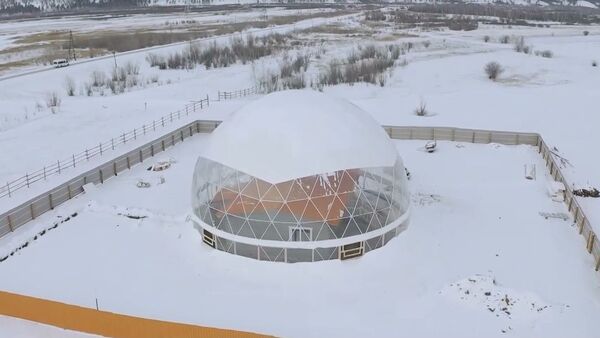 Yakutistan’da bir aile dev kubbe altındaki eve yerleşti - Sputnik Türkiye