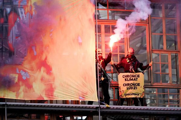 Belçika'nın başkenti Brüksel'de bugün gerçekleştirilecek AB Liderler Zirvesi öncesi çevre örgütü Greenpeace üyesi bir grup protesto gerçekleştirdi. - Sputnik Türkiye